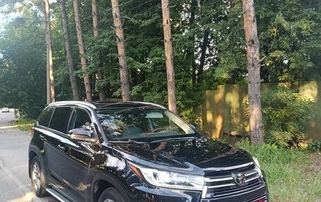 Toyota Highlander III, 2020 год, 3 850 000 рублей, 2 фотография