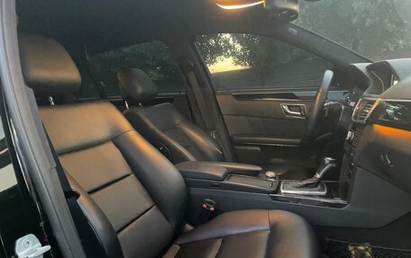 Mercedes-Benz E-Класс, 2011 год, 1 300 000 рублей, 12 фотография