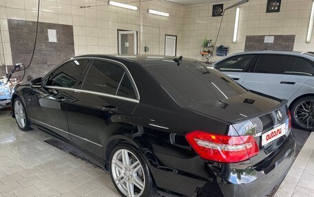 Mercedes-Benz E-Класс, 2011 год, 1 300 000 рублей, 31 фотография