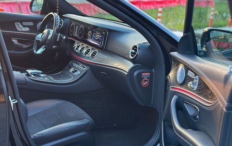 Mercedes-Benz E-Класс, 2019 год, 4 300 000 рублей, 30 фотография