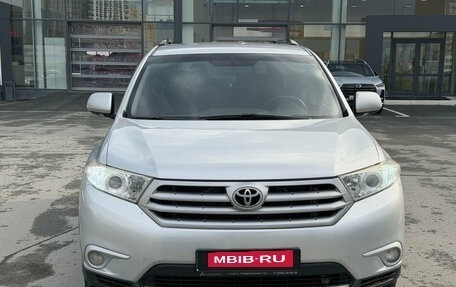 Toyota Highlander III, 2010 год, 1 565 000 рублей, 2 фотография
