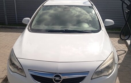Opel Astra J, 2011 год, 680 000 рублей, 2 фотография
