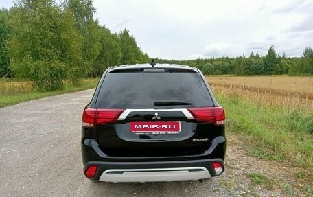 Mitsubishi Outlander III рестайлинг 3, 2021 год, 2 500 000 рублей, 11 фотография