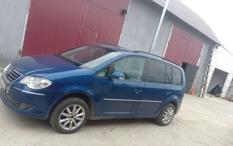 Volkswagen Touran III, 2008 год, 465 000 рублей, 2 фотография