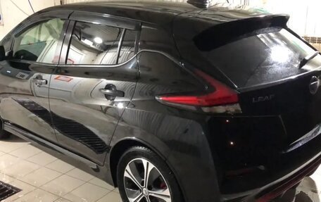 Nissan Leaf II, 2018 год, 2 135 000 рублей, 39 фотография