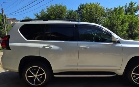 Toyota Land Cruiser Prado 150 рестайлинг 2, 2018 год, 4 400 000 рублей, 2 фотография