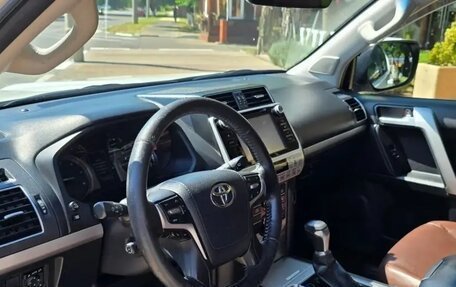 Toyota Land Cruiser Prado 150 рестайлинг 2, 2018 год, 4 400 000 рублей, 5 фотография