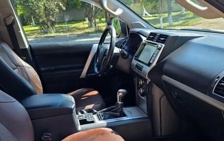 Toyota Land Cruiser Prado 150 рестайлинг 2, 2018 год, 4 400 000 рублей, 6 фотография