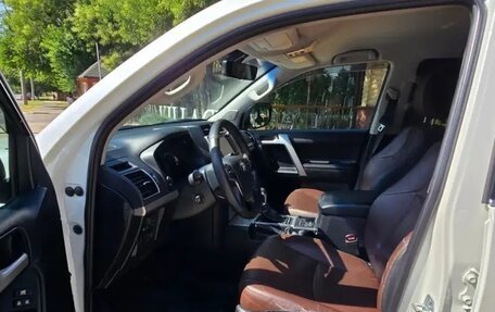 Toyota Land Cruiser Prado 150 рестайлинг 2, 2018 год, 4 400 000 рублей, 8 фотография
