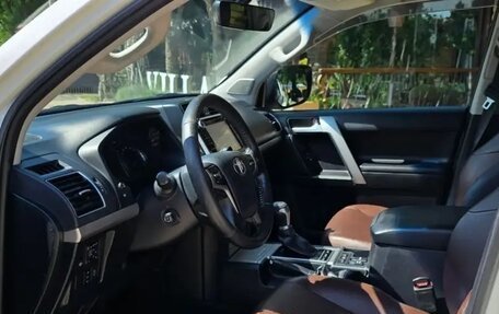 Toyota Land Cruiser Prado 150 рестайлинг 2, 2018 год, 4 400 000 рублей, 7 фотография