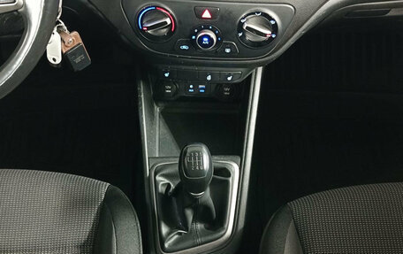 Hyundai Solaris II рестайлинг, 2017 год, 899 000 рублей, 16 фотография