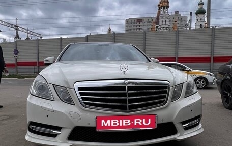 Mercedes-Benz E-Класс, 2012 год, 2 100 000 рублей, 3 фотография