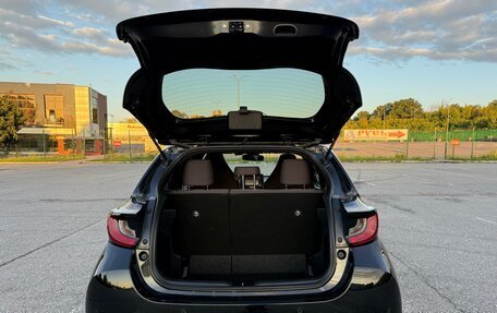Toyota Yaris, 2021 год, 1 299 000 рублей, 9 фотография
