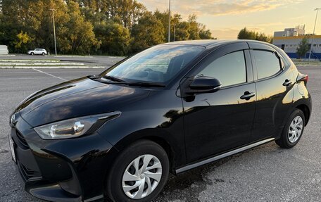 Toyota Yaris, 2021 год, 1 299 000 рублей, 3 фотография