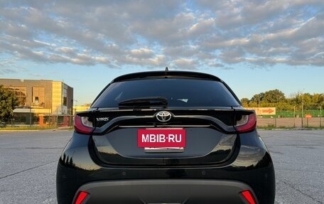 Toyota Yaris, 2021 год, 1 299 000 рублей, 8 фотография