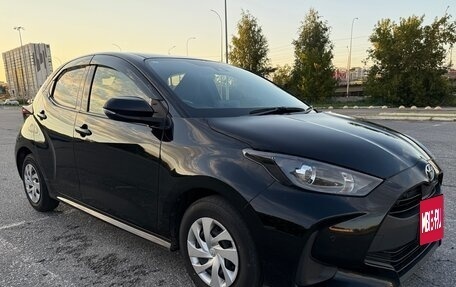 Toyota Yaris, 2021 год, 1 299 000 рублей, 2 фотография