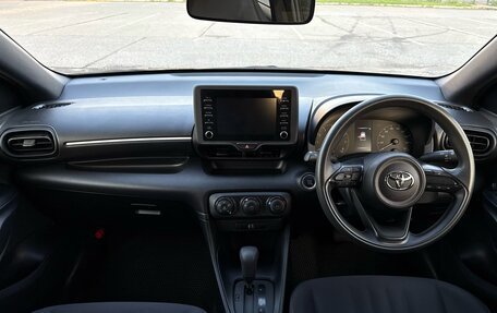 Toyota Yaris, 2021 год, 1 299 000 рублей, 14 фотография