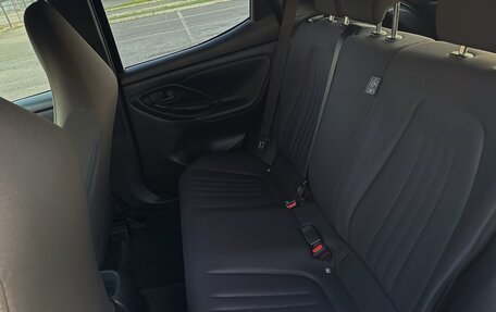 Toyota Yaris, 2021 год, 1 299 000 рублей, 21 фотография