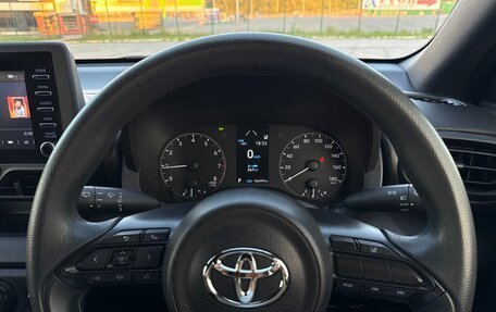 Toyota Yaris, 2021 год, 1 299 000 рублей, 19 фотография