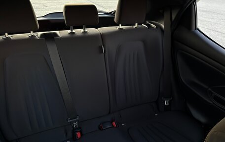 Toyota Yaris, 2021 год, 1 299 000 рублей, 22 фотография