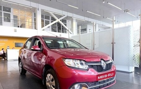 Renault Logan II, 2018 год, 869 000 рублей, 3 фотография