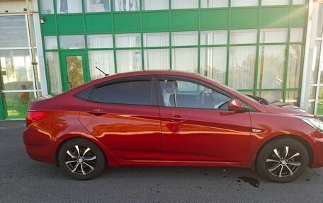 Hyundai Solaris II рестайлинг, 2012 год, 630 000 рублей, 10 фотография