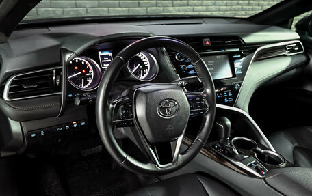 Toyota Camry, 2018 год, 2 750 000 рублей, 12 фотография