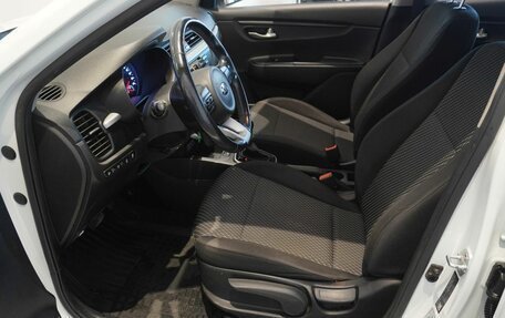 KIA Rio IV, 2018 год, 1 390 000 рублей, 10 фотография