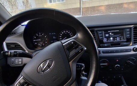 Hyundai Solaris II рестайлинг, 2017 год, 1 415 000 рублей, 5 фотография