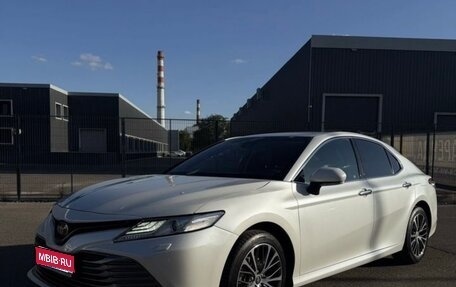 Toyota Camry, 2019 год, 2 850 000 рублей, 1 фотография