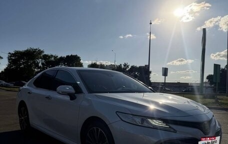 Toyota Camry, 2019 год, 2 850 000 рублей, 2 фотография