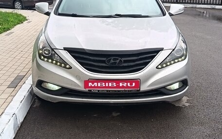 Hyundai Sonata VI, 2011 год, 850 000 рублей, 1 фотография