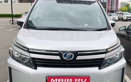 Toyota Voxy III, 2014 год, 1 850 000 рублей, 1 фотография