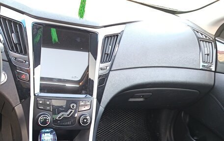 Hyundai Sonata VI, 2011 год, 850 000 рублей, 5 фотография