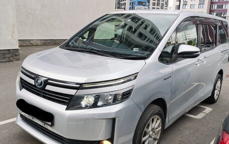 Toyota Voxy III, 2014 год, 1 850 000 рублей, 2 фотография