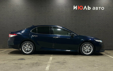 Toyota Camry, 2019 год, 2 449 000 рублей, 4 фотография