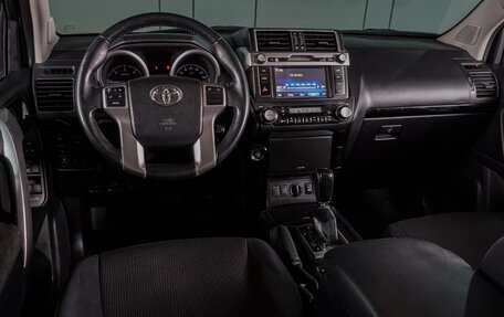 Toyota Land Cruiser Prado 150 рестайлинг 2, 2015 год, 3 699 000 рублей, 6 фотография