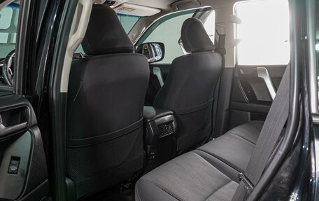 Toyota Land Cruiser Prado 150 рестайлинг 2, 2015 год, 3 699 000 рублей, 11 фотография