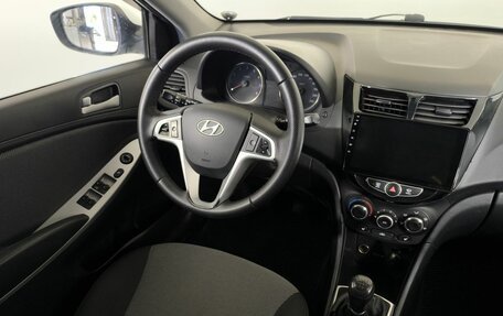 Hyundai Solaris II рестайлинг, 2012 год, 750 000 рублей, 14 фотография
