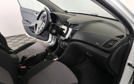 Hyundai Solaris II рестайлинг, 2012 год, 750 000 рублей, 10 фотография