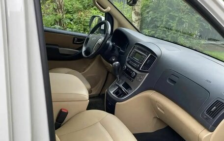 Hyundai H-1 II рестайлинг, 2020 год, 2 900 000 рублей, 5 фотография