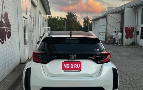 Toyota Yaris, 2021 год, 3 700 000 рублей, 2 фотография