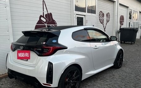 Toyota Yaris, 2021 год, 3 700 000 рублей, 7 фотография