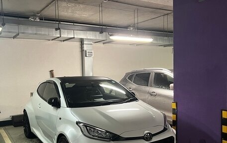 Toyota Yaris, 2021 год, 3 700 000 рублей, 6 фотография