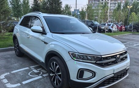 Volkswagen T-Roc I, 2022 год, 1 525 000 рублей, 2 фотография