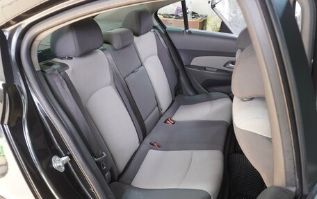 Chevrolet Cruze II, 2010 год, 749 000 рублей, 7 фотография