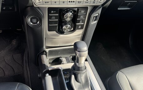 Toyota Land Cruiser Prado 150 рестайлинг 2, 2021 год, 7 250 000 рублей, 13 фотография