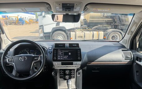 Toyota Land Cruiser Prado 150 рестайлинг 2, 2021 год, 7 250 000 рублей, 8 фотография