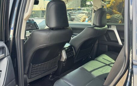 Toyota Land Cruiser Prado 150 рестайлинг 2, 2021 год, 7 250 000 рублей, 20 фотография