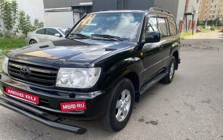 Toyota Land Cruiser 100 рестайлинг 2, 2004 год, 1 650 000 рублей, 3 фотография